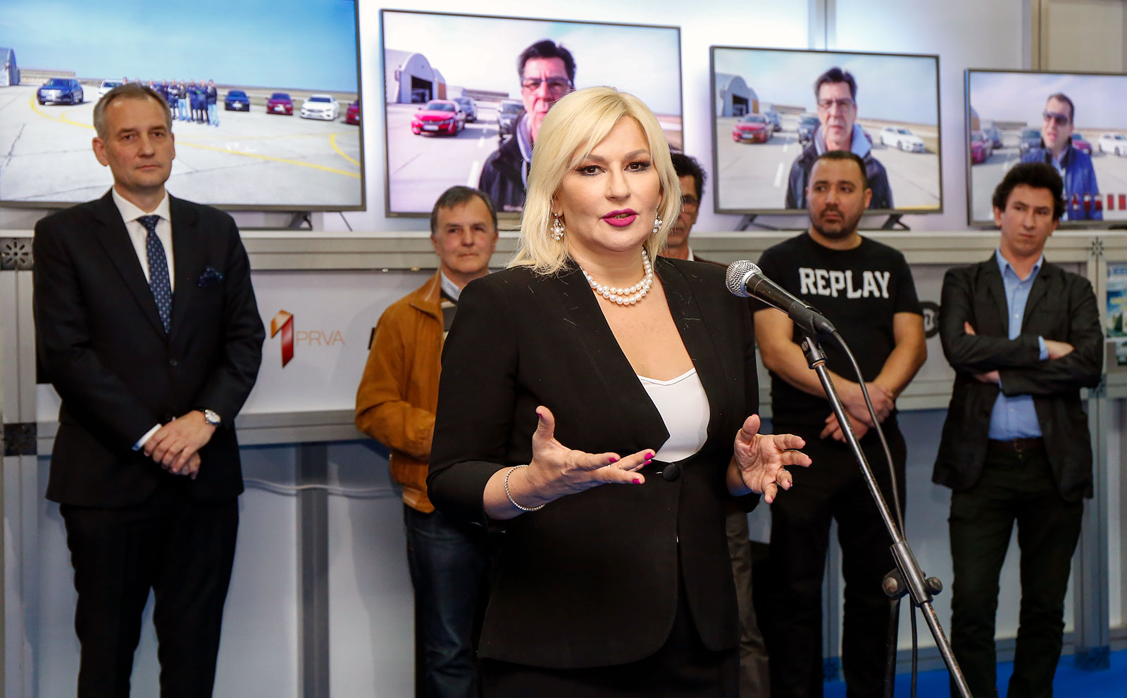 Ministarka Zorana Mihajlović uručila priznanje za „Automobil godine 2019“ - Peugeot 508